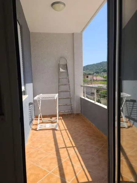 Vlore, jap me qera apartament ne plazh 1+1 Kati 1, 74 m² 3.500 Leke (Cameria)