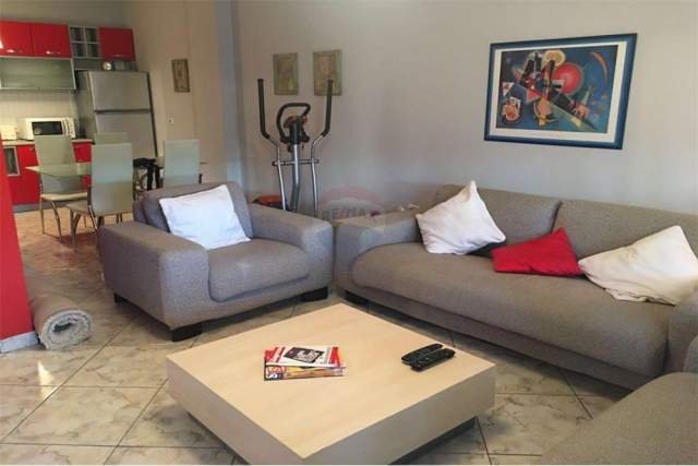 Tirane, jepet me qera apartament 1+1 Kati 2, 80 m² 500 Euro (liceu artistik)