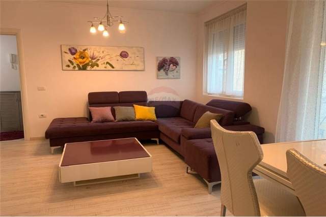 Tirane, jepet me qera apartament 2+1 Kati 5, 95 m² 600 Euro (KODRA DIELLIT)