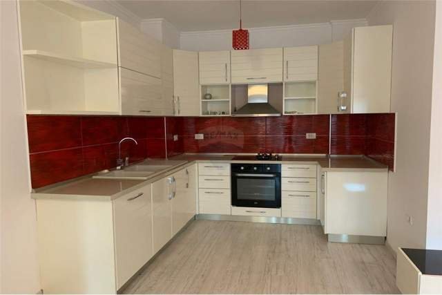 Tirane, jepet me qera apartament 2+1 Kati 1, 95 m² 600 Euro (REZIDENCA KODRA E DIELLIT)