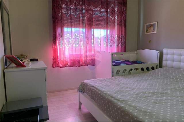 Tirane, jepet me qera apartament 2+1 Kati 1, 95 m² 600 Euro (REZIDENCA KODRA E DIELLIT)