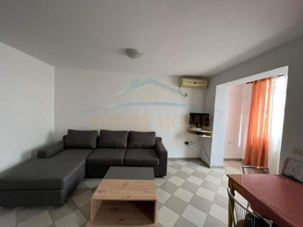 Tirane, jepet me qera apartament Kati 5, 68 m² 400 Euro (Sheshi willson)