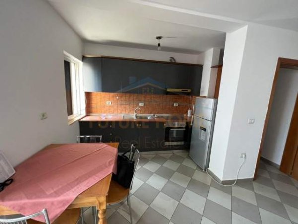 Tirane, jepet me qera apartament Kati 5, 68 m² 400 Euro (Sheshi willson)