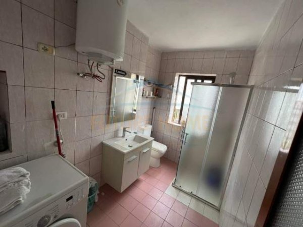 Tirane, jepet me qera apartament Kati 5, 68 m² 400 Euro (Sheshi willson)