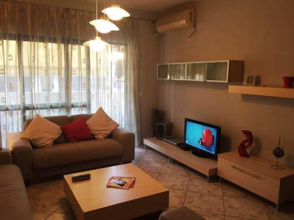 Tirane, jepet me qera apartament 1+1+A+BLK Kati 4, 90 m² 500 Euro (Themistokli Germenji)