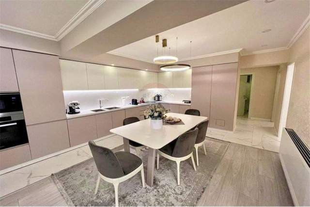Tirane, jepet me qera apartament Kati 3, 137 m² 1.300 Euro (zef jubani)
