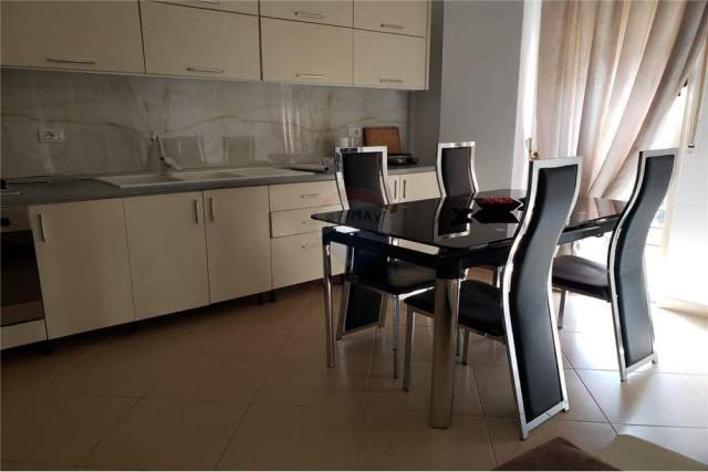 Tirane, jepet me qera apartament 3+1 Kati 2, 115 m² 450 Euro (DON BOSKO)