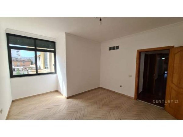 SHITET APARTAMENT 2+1+2 TE BULEVARDI ZOGU I PARE! Kati 2, 125 m² 200.000 Euro (Bulevardi Zogu I)