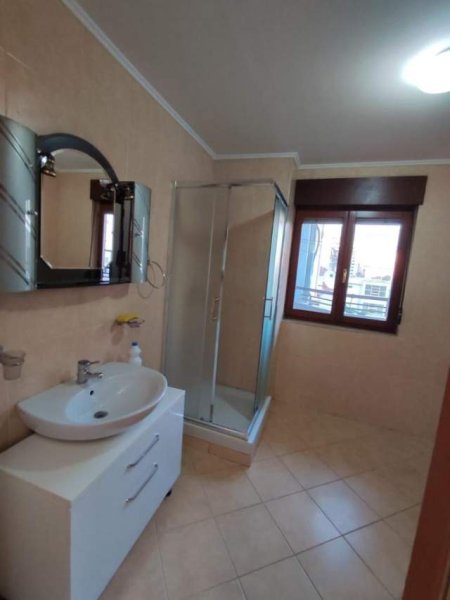 Tirane, jepet me qera apartament 2+1+BLK Kati 3, 130 m² 600 Euro (9 Kateshet)