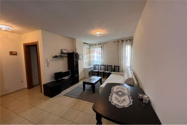 Tirane, jepet me qera apartament 2+1 Kati 1, 90 m² 400 Euro (Rruga Haxhi Hysen Dalliu)