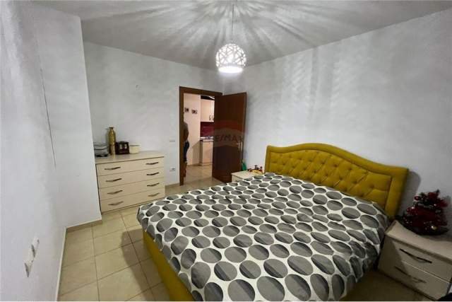 Tirane, jepet me qera apartament 2+1 Kati 1, 90 m² 400 Euro (Rruga Haxhi Hysen Dalliu)