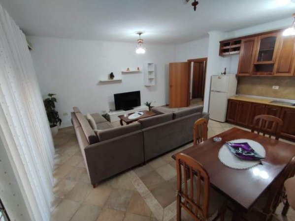 Tirane, jepet me qera apartament 2+1 Kati 3, 600 Euro