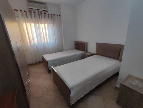 Tirane, jepet me qera apartament 2+1+BLK Kati 3, 130 m² 600 Euro (ngjitur me kafe Europa)