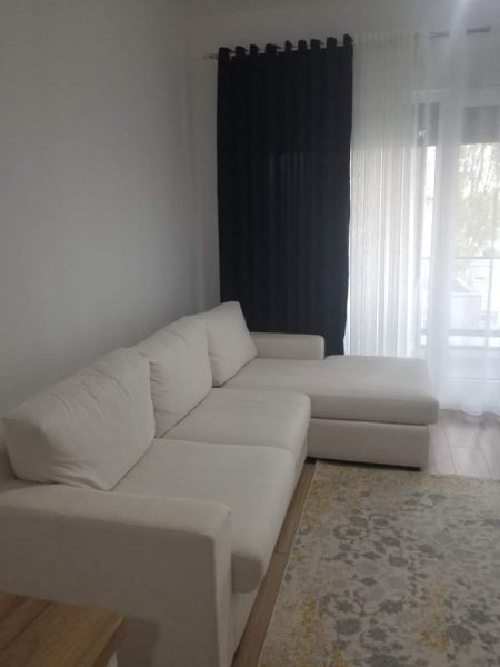 Tirane, jepet me qera apartament 1+1 Kati 3, 450 Euro