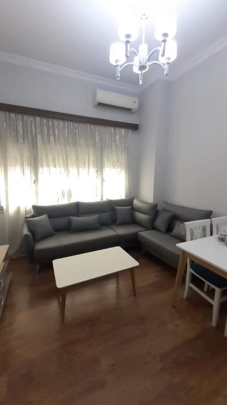 Tirane, jepet me qera apartament 3+1 Kati 2, 500 Euro