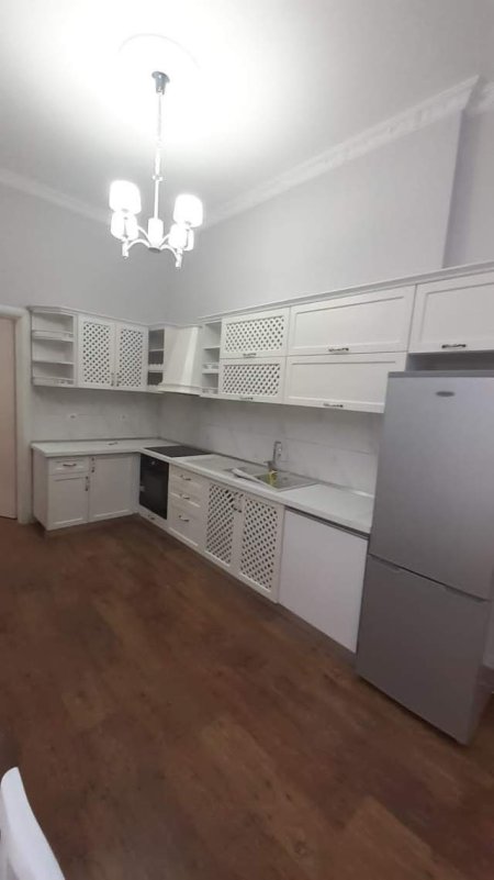 Tirane, jepet me qera apartament 3+1 Kati 2, 500 Euro