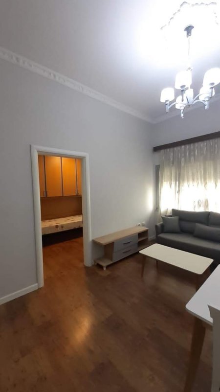 Tirane, jepet me qera apartament 3+1 Kati 2, 500 Euro