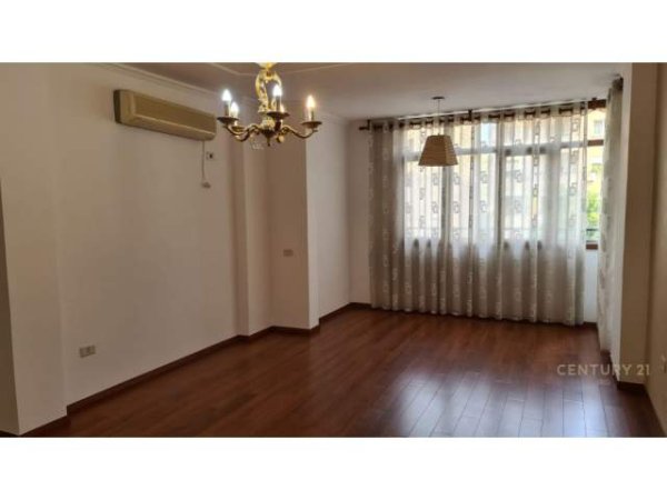 SHITET APARTAMENT 2+1+2 TE BULEVARDI ZOGU I PARE! Kati 2, 125 m² 200.000 Euro (Bulevardi Zogu I)