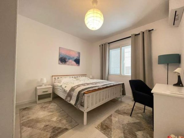 Tirane, jepet me qera apartament 2+1 95 m² 550 Euro (Qender)