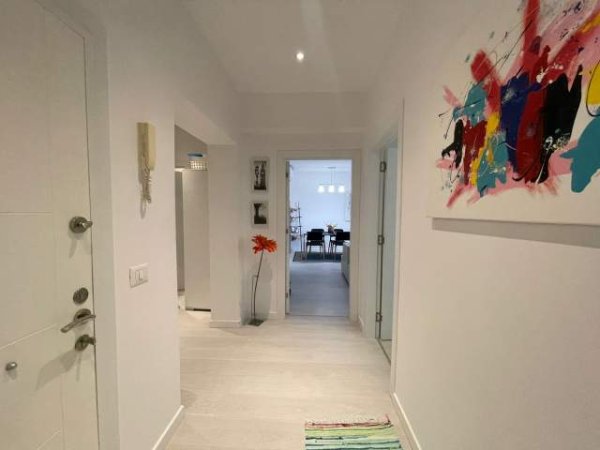 Tirane, jepet me qera apartament 2+1 Kati 6, 95 m² 450 Euro (Qender)