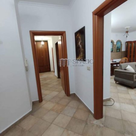 Tirane, jepet me qera apartament 2+1+BLK Kati 3, 130 m² 600 Euro (Rruga Kostandin Kristoforidhi)
