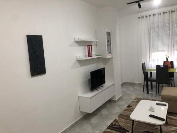 Tirane, jepet me qera apartament 1+1+BLK Kati 2, 65 m² 400 Euro (Peti)