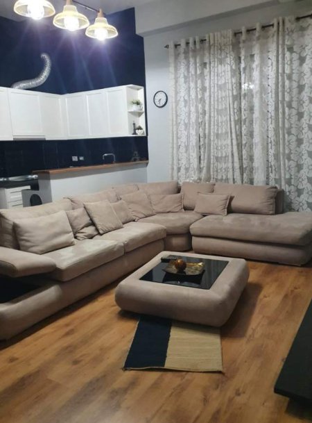 Tirane, jepet me qera apartament 2+1 Kati 2, 86 m² 450 Euro (Rruga Bill klinton)
