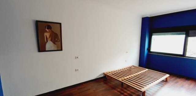 Tirane, jepet me qera apartament 2+1 Kati 4, 112 m² 700 Euro (Rr.Kavajes)