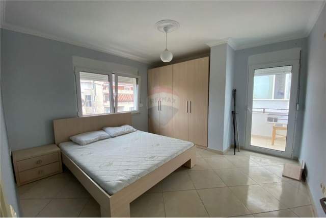 Tirane, jepet me qera apartament 2+1 Kati 4, 95 m² 450 Euro (KODRA DIELLIT)