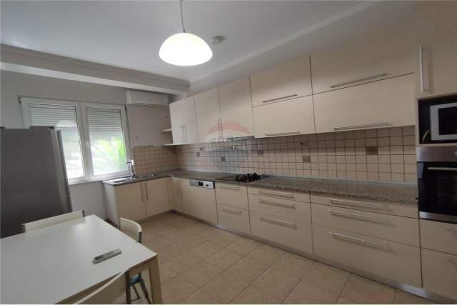Tirane, jepet me qera Vile 5+1+BLK Kati 1, 360 m² 1.800 Euro (RRUGA ELBASANIT)