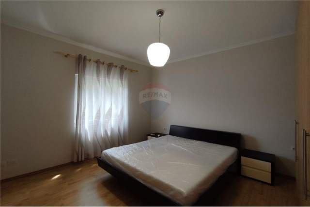 Tirane, jepet me qera Vile 5+1+BLK Kati 1, 360 m² 1.800 Euro (RRUGA ELBASANIT)