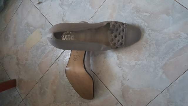 Tirane, shes Shes këpucë Italiane për gra. Lajmërimi 2