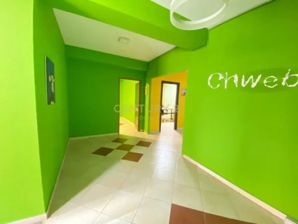 Tirane, jepet me qera zyre , Kati 1, 170 m² 900 € (Myslym Shyri)