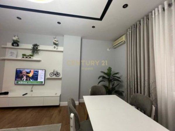 Tirane, jepet me qera apartament , , 680 € 