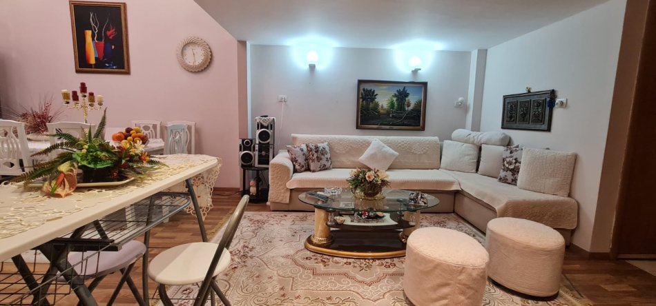 Tirane, jepet me qera apartament 2+1+Ballkon, Kati 2, 78 m² 750 € (Rruga Esuart Mano)