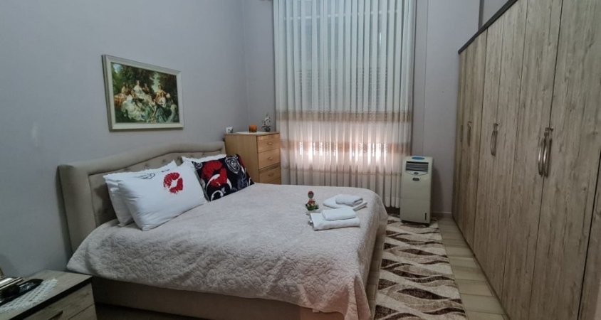 Tirane, jepet me qera apartament 2+1+Ballkon, Kati 2, 78 m² 750 € (Rruga Esuart Mano)