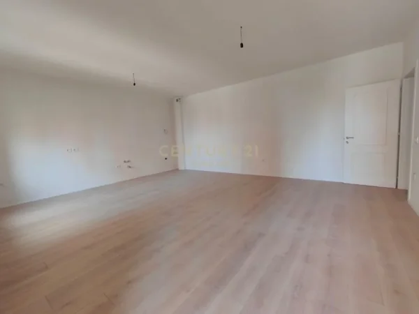 Tirane, jepet me qera apartament 2+1, Kati 2, 122 m² 450 € (Rezidenca Sima Com Astir)