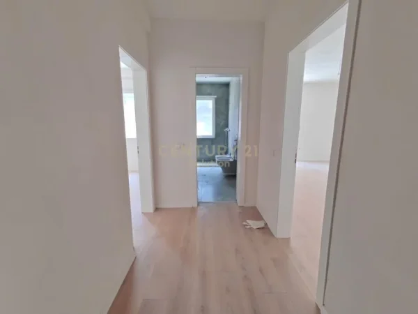 Tirane, jepet me qera zyre , Kati 2, 77 m² 350 € (Sima Com Astir)