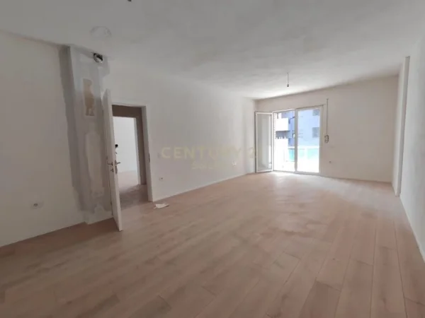 Tirane, jepet me qera zyre , Kati 2, 77 m² 350 € (Sima Com Astir)
