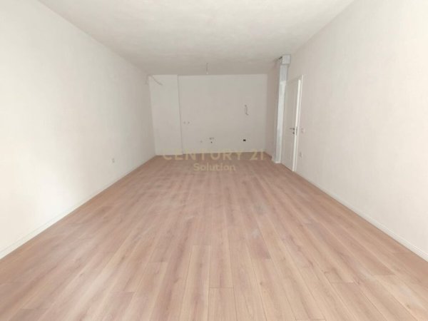 Tirane, jepet me qera zyre , Kati 2, 77 m² 350 € (Sima Com Astir)