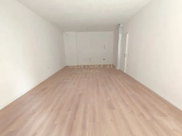 Tirane, jepet me qera zyre , Kati 2, 77 m² 350 € (Sima Com Astir)