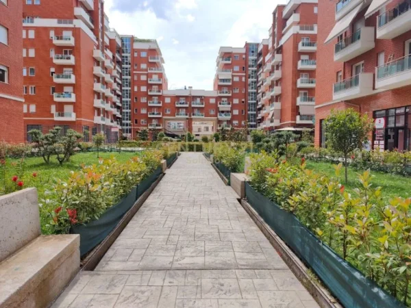 Tirane, jepet me qera zyre , Kati 3, 122 m² 450 € (Sima Com Astir)