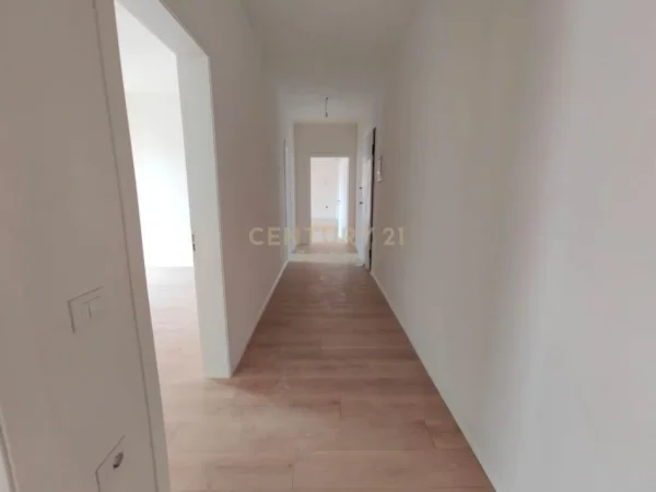 Tirane, jepet me qera zyre , Kati 3, 122 m² 450 € (Sima Com Astir)