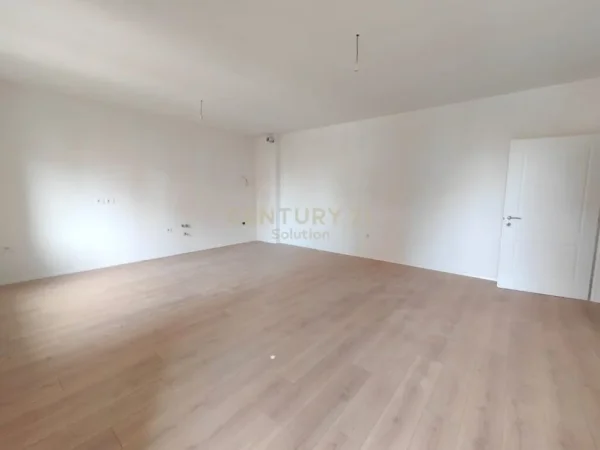 Tirane, jepet me qera zyre , Kati 3, 122 m² 450 € (Sima Com Astir)