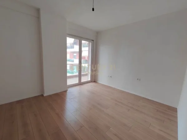 Tirane, jepet me qera zyre , Kati 3, 122 m² 450 € (Sima Com Astir)