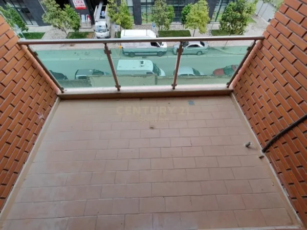 Tirane, jepet me qera zyre , Kati 2, 135 m² 450 € (Astir)