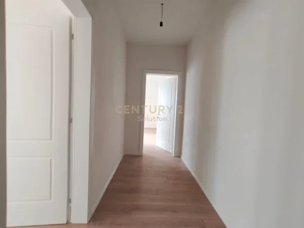 Tirane, jepet me qera zyre , Kati 2, 135 m² 450 € (Astir)