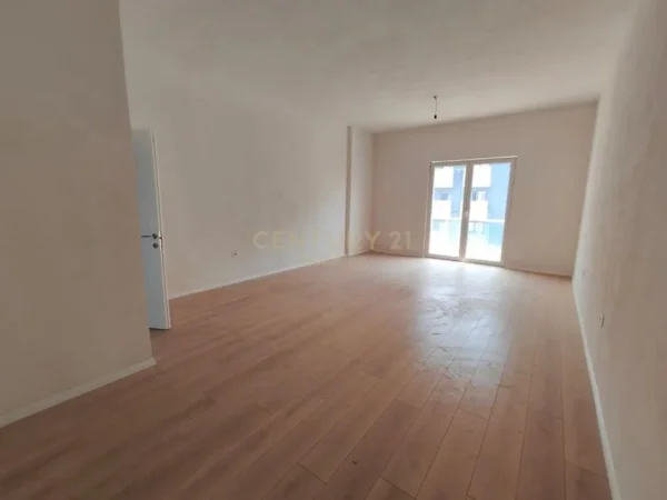 Tirane, jepet me qera zyre , Kati 7, 70 m² 350 € (Astir)