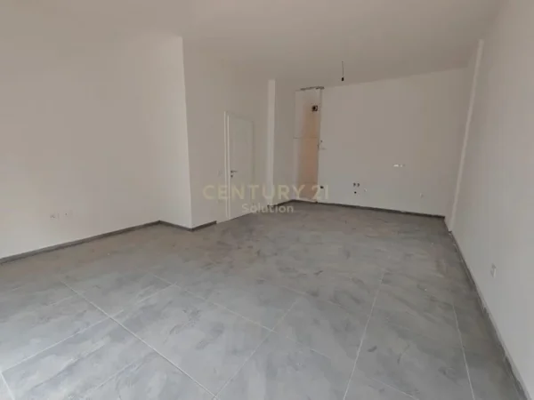 Tirane, jepet me qera zyre , Kati 7, 70 m² 350 € (Astir)