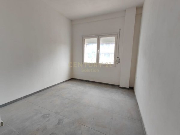Tirane, jepet me qera zyre , Kati 7, 70 m² 350 € (Astir)